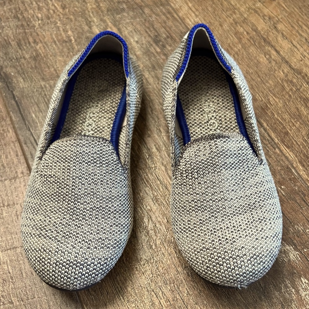 Girls size 10 Rothy’s gray